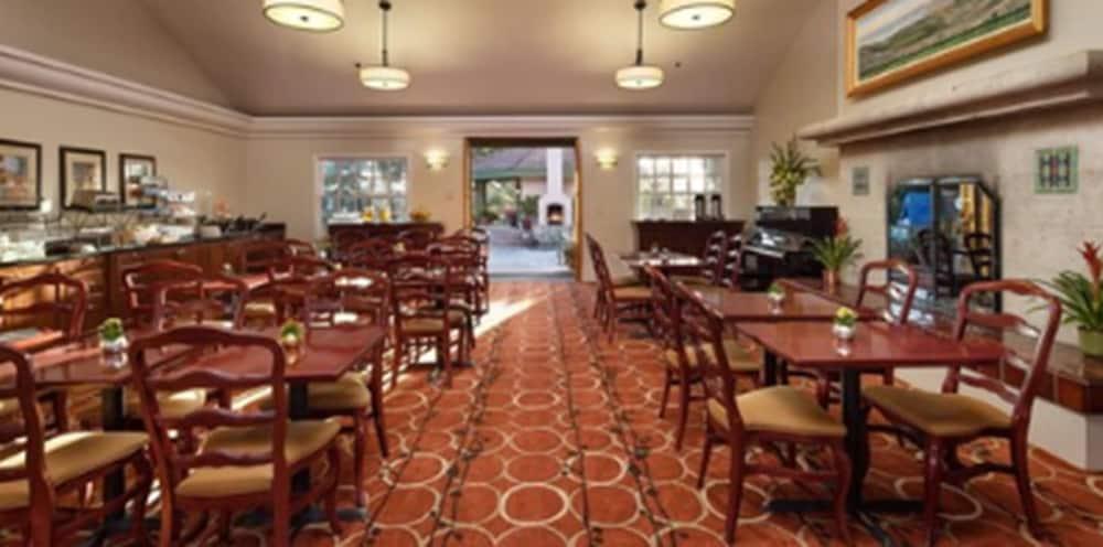Hotel Half Moon Bay Lodge