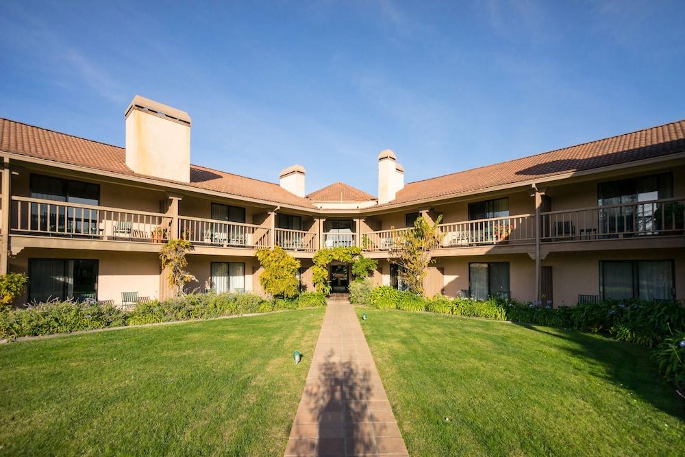 Half Moon Bay Lodge 3*