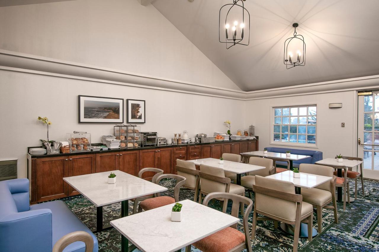 Half Moon Bay Lodge