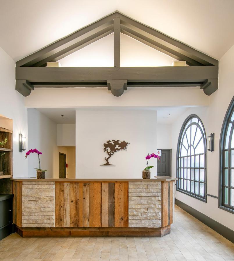 Hotel Half Moon Bay Lodge